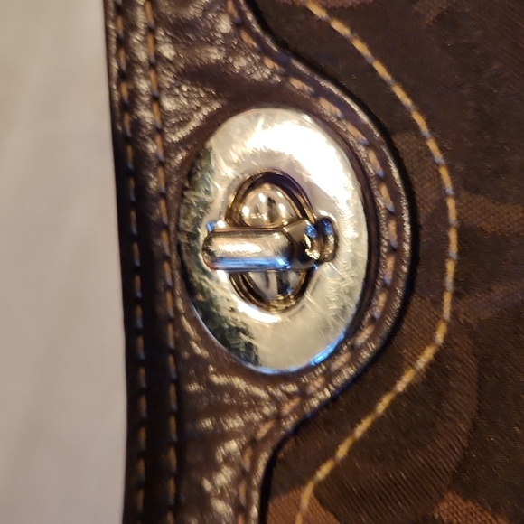 Coach Brown Signature Turn lock Sholder bag - Picture 5 of 15